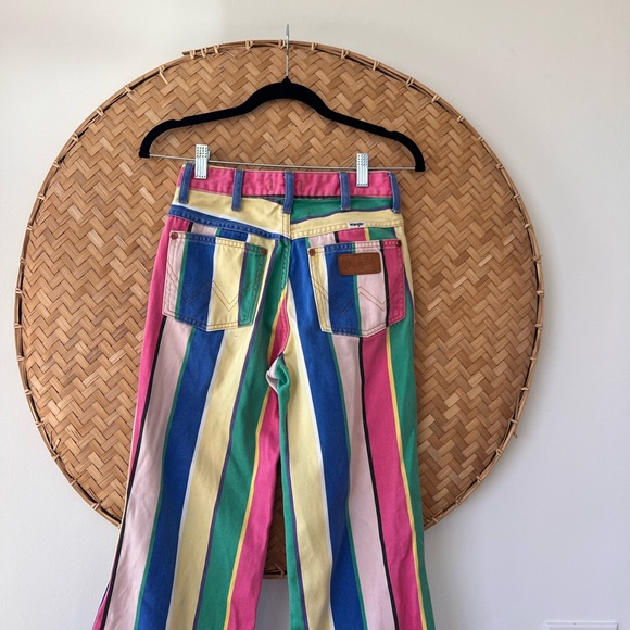 WRANGLER X FREE PEOPLE EXCLUSIVE WANDERER 622 HIGH RISE FLARES RAINBOW STRIPE - Picture 13 of 15